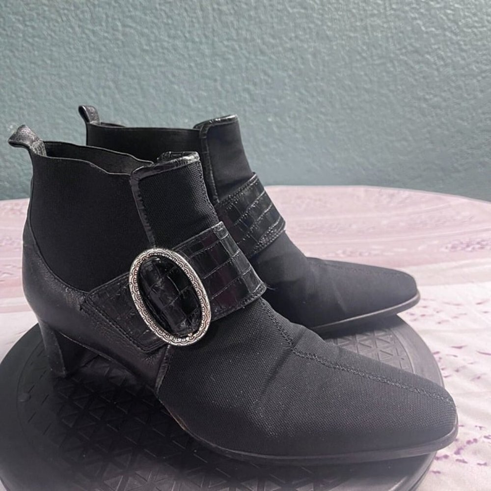 Brighton Trevor Point Toe Sock Heel Ankle Bootie Womens 8 Black Buckle Embossed